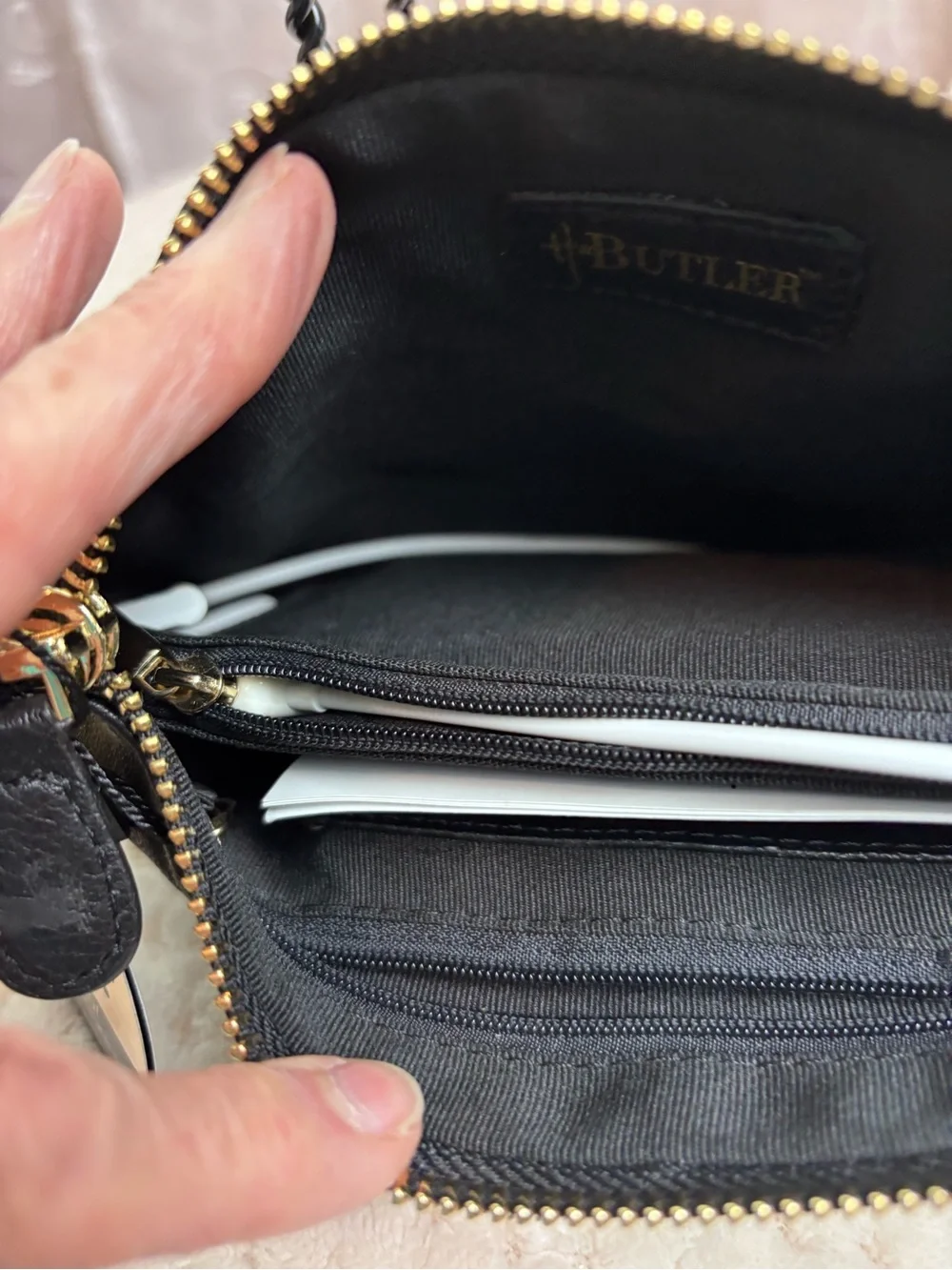 H&Butler Mighty Purse Diamond Black Leather Wristlet w/ Built-in Phone Charger - Picture 8 of 16
